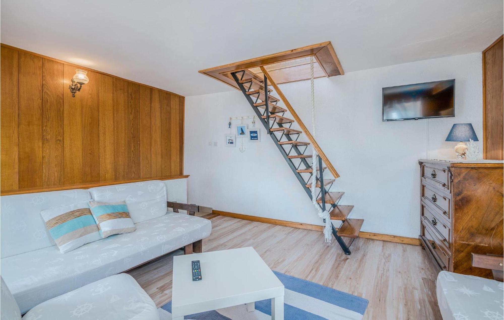 2 Bedroom Gorgeous Home In Baska Екстер'єр фото
